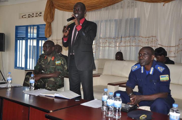 Umuyobozi wa RYOSD, aha ikaze Brigadier General Andrew Rwigamba na ACP Damas Gatare.