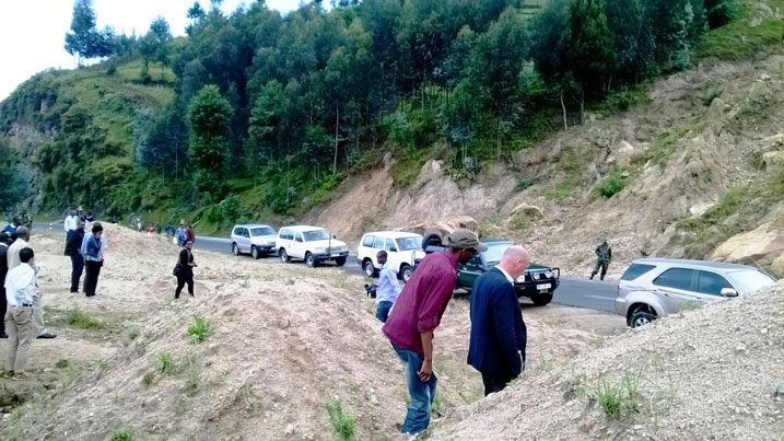 Umuyobozi wa UNDP mu Rwanda yasuye inkangu y'i Rambura yangije umuhanda Mukamira-Ngororero.