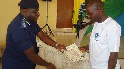 Umuyobozi mukuru wa Polisi aha impamyabumenyi imbanzabigwi zirangije itorero.