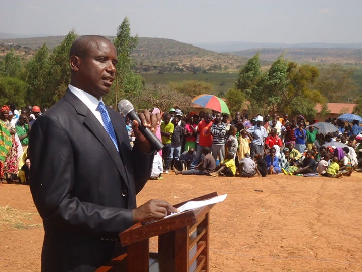 Umuyobozi w'akarere ka Kayonza yasabye abaturage b'i Kageyo gukora cyane no kugira umuco wo kwizigama kandi bakabungabunga ibyo bagezeho.