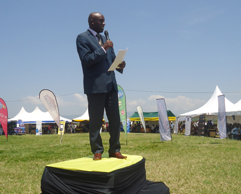 Umuyobozi w'akarere ka Nyamasheke akangurira abaturage gukoresha ikoranabuhanga.