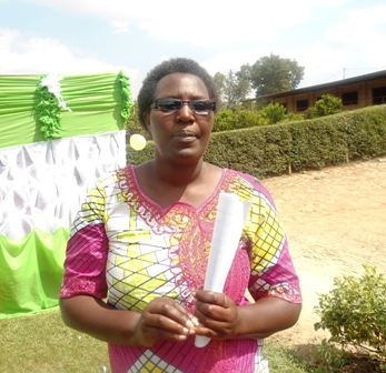 Umuyobozi wungirije w'akarere ka Muhanga ushinze imibereho myiza Mukagatana yasabye ababyeyi kwita ku bana babo.