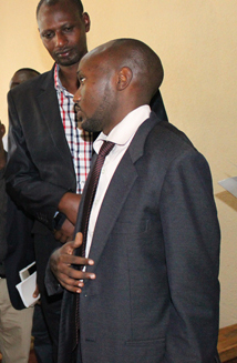 Umuyobozi wa SACCO Munyiginya iburyo n'Umunyamabanga Nshingwabikorwa w'umurenge wa Munyiginya.