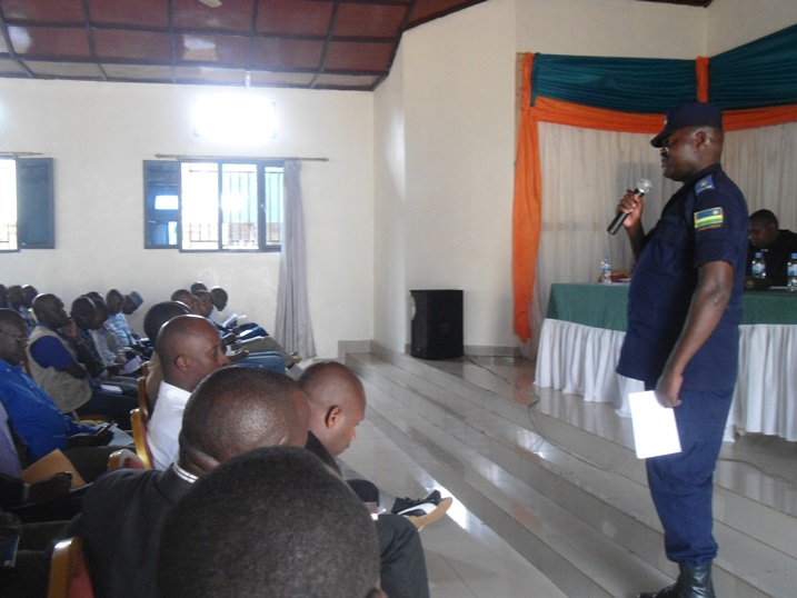 Umuyobozi wa polisi mu karere ka Kayonza yavuze ko umuyobozi utazajya agaragaza abanyabyaha azajya afatwa nk