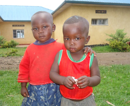 Mu bana Nyiratabaro yahungukanye harimo ufite imyaka ibiri, undi afite umwaka n'igice.