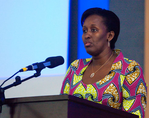 Nyakubahwa Madame Jeannette Kagame ageza ijambo ku bitabiriye umwiherero wa Unity Club.