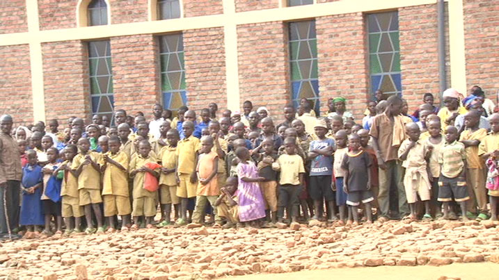 Urubyiruko rwiganjemo abanyeshuri rwizihije umunsi warwo.