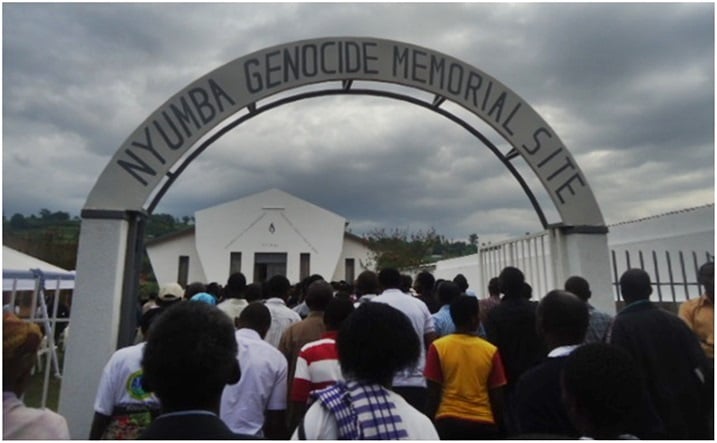Urugendo rwasorejwe ku rwibutso rwa Nyumba aho bagombaga kurara ijoro ryo kwibuka.