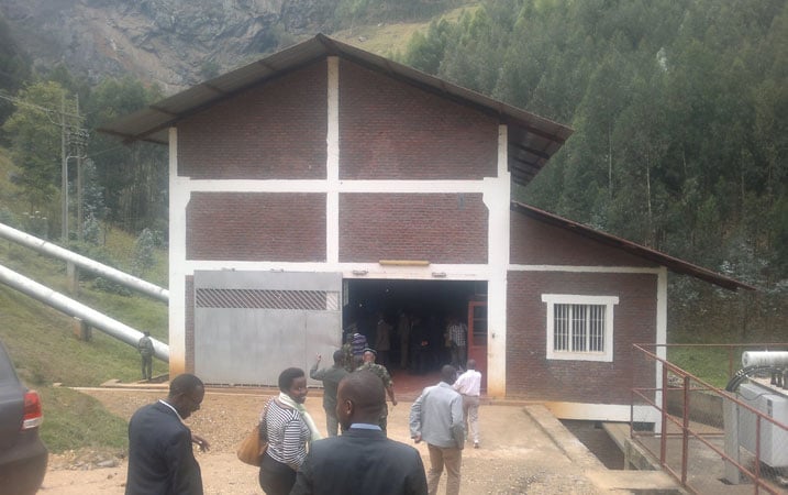Urugomero rwa Rugezi rumaze umwaka rudakora ngo kubera ko ibyuma bisimbura ibyapfuye ntabyabonekaga ku isoko.