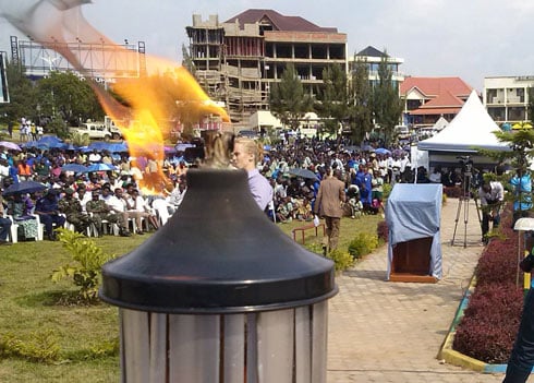 Abanyakarongi bitabiriye kwakira urumuri rw'icyizere rutazima ari benshi.