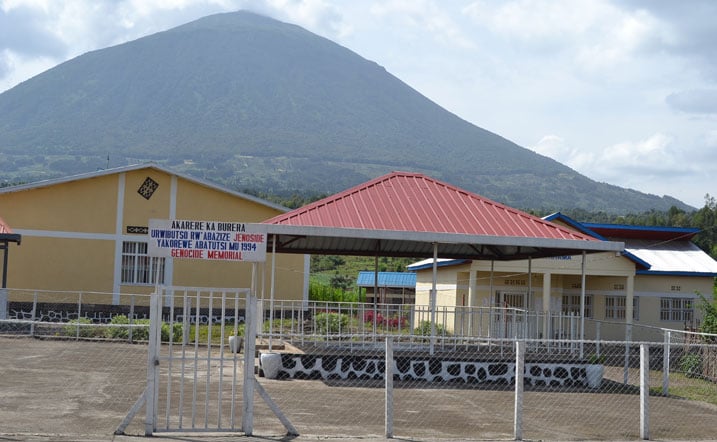 Urumuri Rutazima rwakiriwe ku rwibutso rw'abazize Jenoside rwa Rugarama mu karere ka Burera.