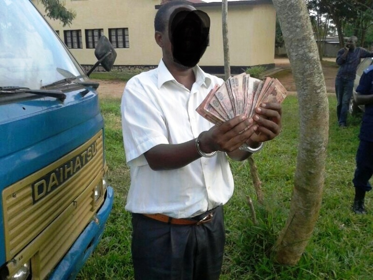 Uwamahoro nyuma yo gufatanwa amafaranga.