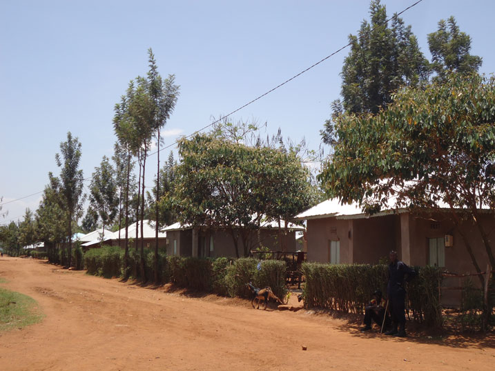 Uyu mudugudu wubatswe n'abakorerabushake ba Croix Rouge bawubakira Abanyarwanda birukanywe muri Tanzaniya.