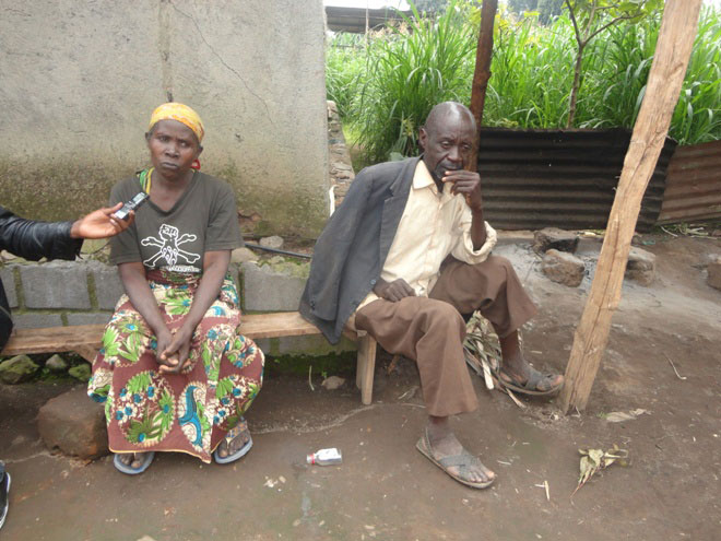 Uyu mugore iyo yibutse abana batanu yasize Tanzania amarira abunga mu maso.