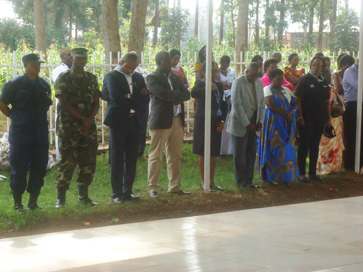 Uyu muhango waranzwe no kunamira imibiri ishyinguye mu rwibutso rwa Jenoside rwa Kigabiro mu karere ka Rwamagana.
