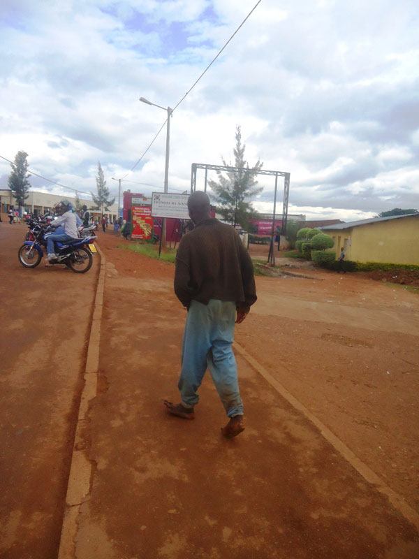 Uyu na we arasabiriza.