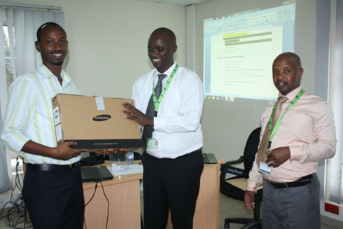 Za SACCO eshanu zabikije amafaranga menshi muri KCB zahawe mudasobwa.