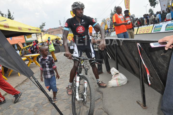 Nathan Byukusenge amaze iminsi akoresha igare rikoreshwa muri uyu mukino
