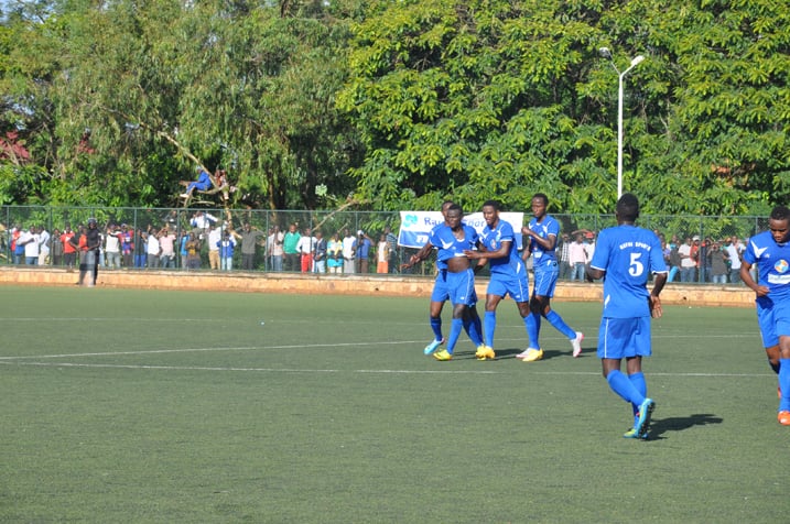 Djabel atsinze igitego cya 2,yarwanaga ashaka gukura mo umupira,abakinnyi bamubera ibamba