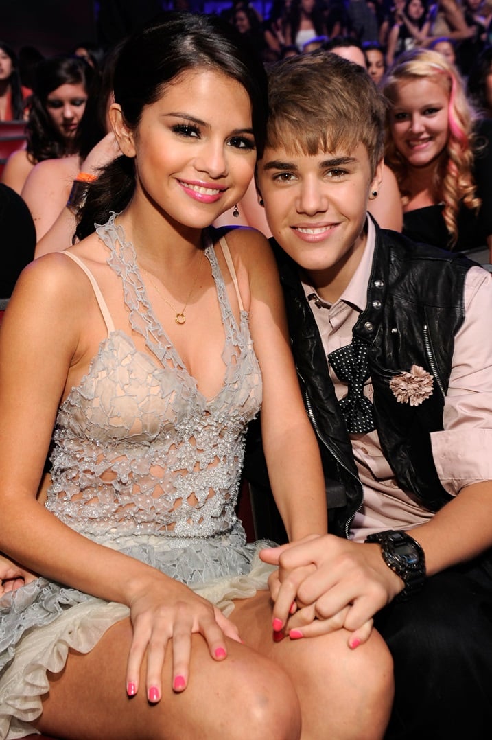 Justin Bieber akiri mu rukundo na Selena Gomez.