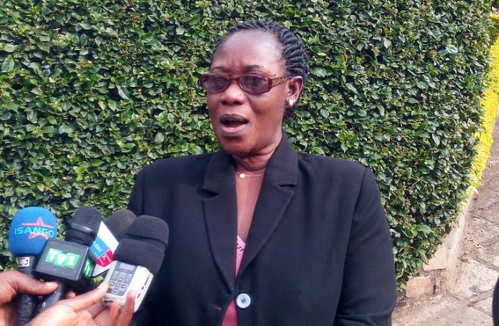 Umunyamabanga wa Leta muri Minisiteri y'Ubutegetsi bw'igihugu, Alvera Mukabaramba, avuga ko bidakwiye ko inkunga z'ingoboka abantu bagenerwa ngo zibakure mu bukene bazihabwa babanje gutanga ruswa, kuko ari ugutuma barushaho gukena