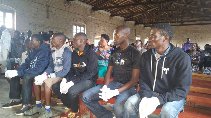 Abakinnyi b'umukino w'amagare nabo batabaye mugenzi wabo