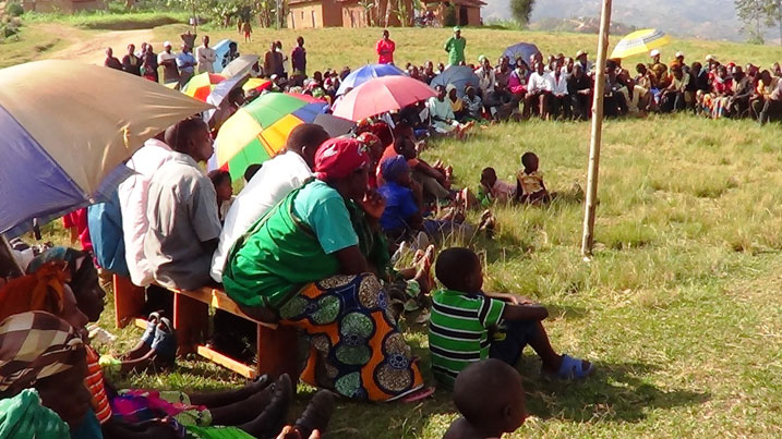 Aba ni abaturiye bo mu murenge wa Mushishiro basaba ko imyaka yabo iri kwangizwa n'amazi y'urugomero bazayishyurwa.