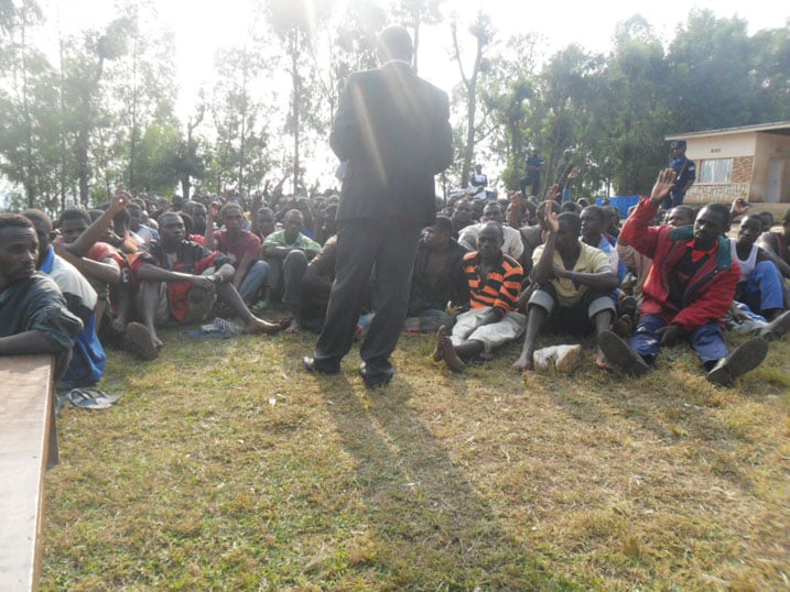 Abafashwe mu bucukuzi batabifitiye uburengenzira barimo guhabwa amahugurwa ku mukoreshereze y
