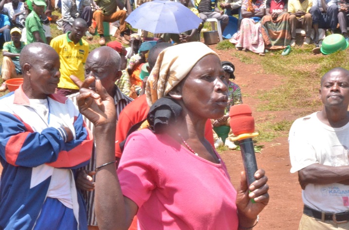 Aba babyeyi bavuga ko urugendo rurerure bakora bajya ku kigo nderabuzima cya Nkombo rubagiraho ingaruka bakifuza imbangukiragutabara