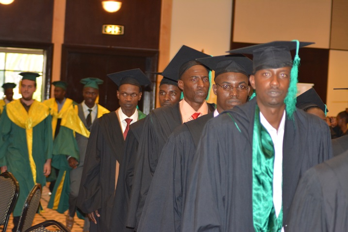 Aba ni abanyeshuri bahize abandi.
