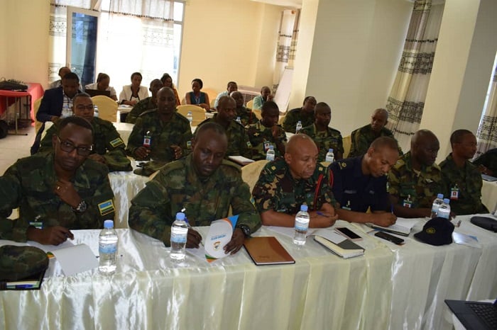 Aba basirikari bakuru basobanuriwe uko intara y