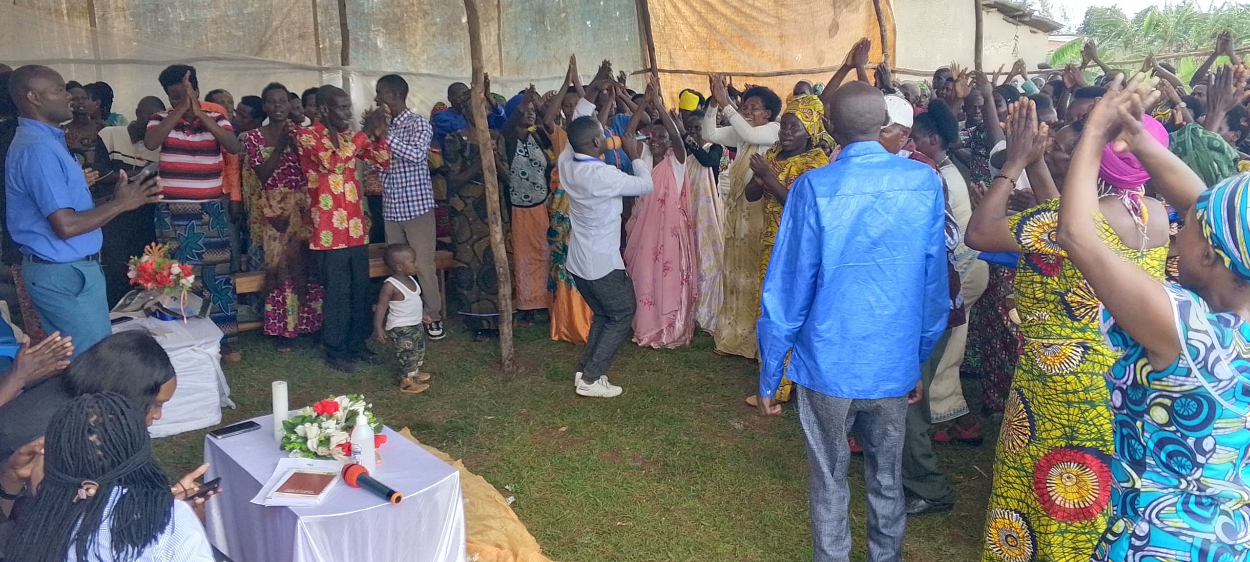 Aba bose bari bafite ibibazo bitandukanye basoje icyiciro cyo kwimenya batangiye urugendo rwo kwigira