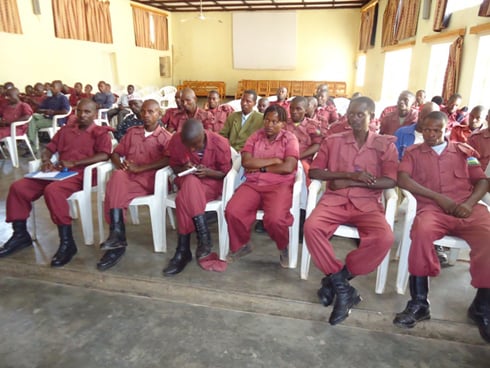 Aba-local defense barasabwa gucika ku muco wo kurya ibya rubanda.