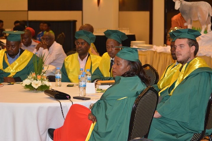 Bamwe mu barimo bigisha ibijyanye no kubungabunga urusobe rw'ibinyabuzima no kurengera ibidukikije.