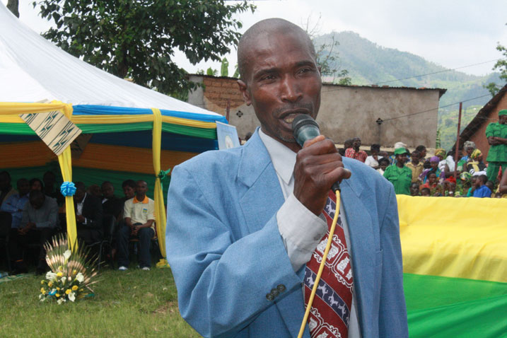 Ababanaga bitemewe n'amategeko basezeranye bashimishijwe n'uko bakorewe ibirori.