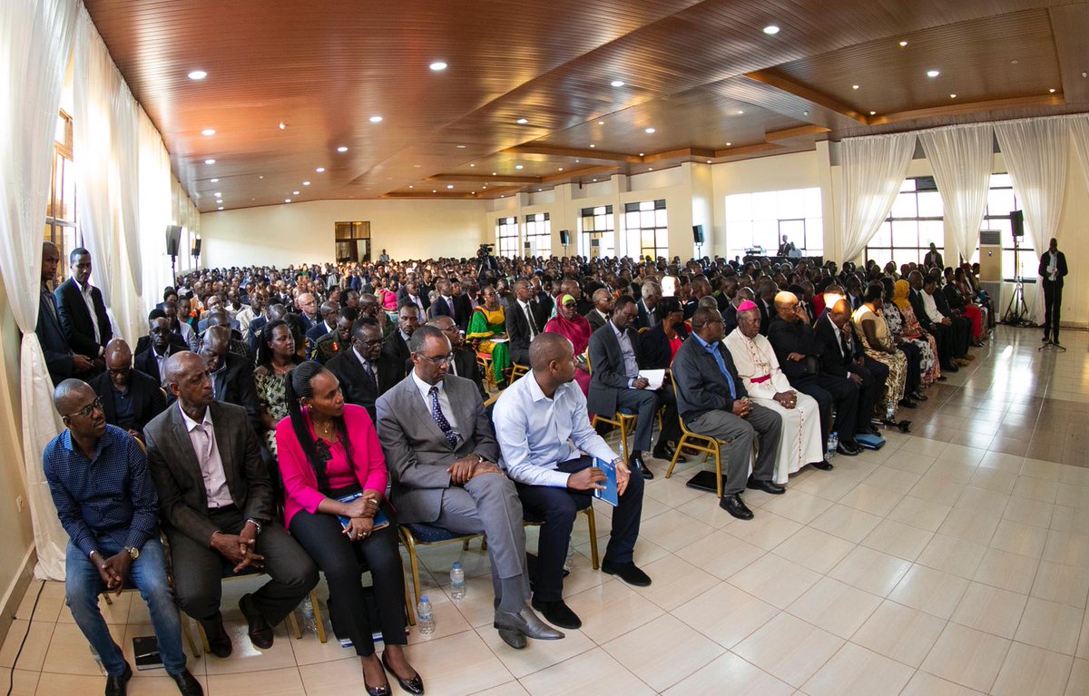 Ababarirwa muri 600 baganiriye n'umukuru w'igihugu ku mugoroba wo kuri uyu wa mbere