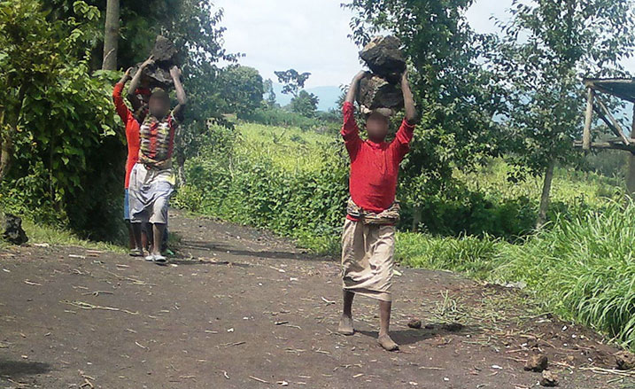 Ababyeyi bammwe ngo bohereza abana babo mu mirimo ibunanye.