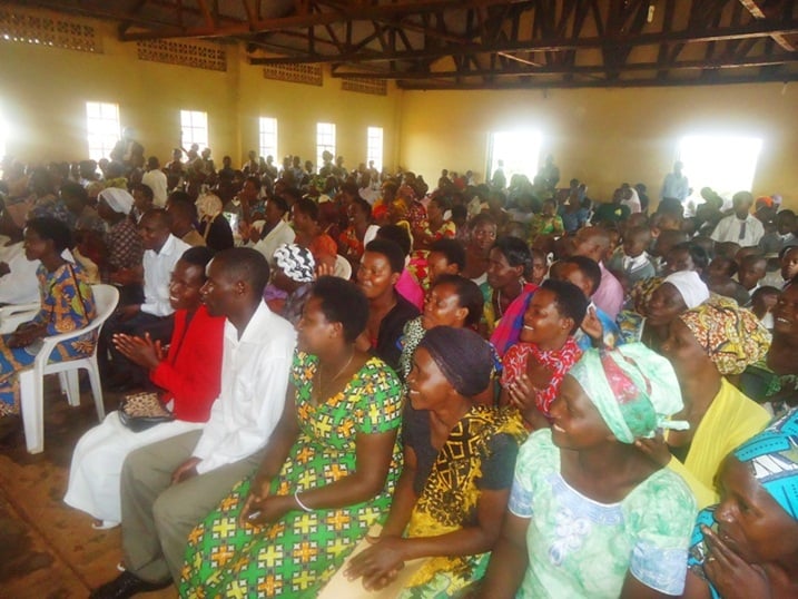 Ababyeyi barerera kuri iri shuri basabwe kwita ku burere bw'abana babo, cyane cyane mu biruhuko.