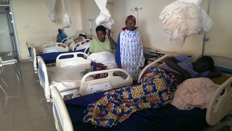 Ababyeyi bariruhutsa nyuma yo kubakirwa ibyariro