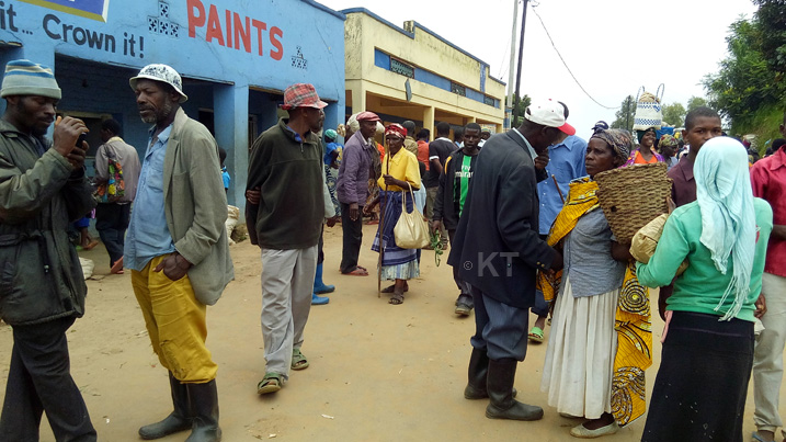 Ababyeyi basobanura ko kubera amikoro mace baba bafite akenshi abana babo baba bafite umwambaro w'ishuri gusa hamwe n'undi wo gukorana mu rugo