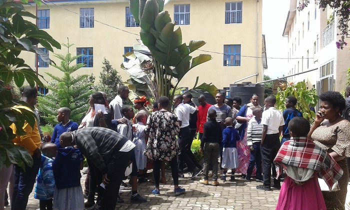 Ababyeyi bishimira gahunda y'ishuri rya Wisdom yo kubaha uburenganzira bwo gusura abana no gusabana nabo