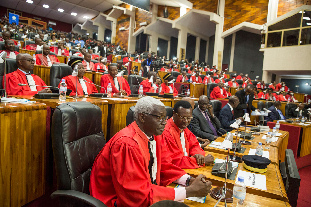 Abacamanza bashimiwe uruhare bagize mu kugabanya ubwinshi bw'imanza zari zaradindiye ariko basabwe guca na ruswa.