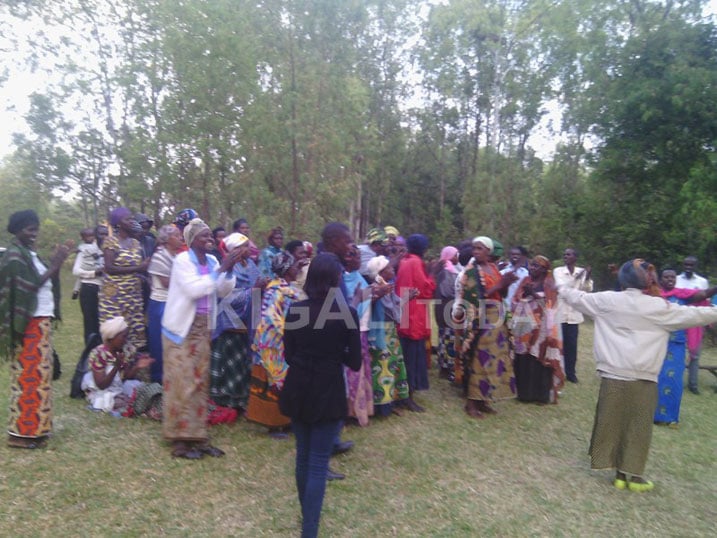 Abarokotse Jenoside bo mu midugudu ya Nyarunyinya na Kambyeyi bemerewe inka eshanu zo kuzamura imibereho yabo.