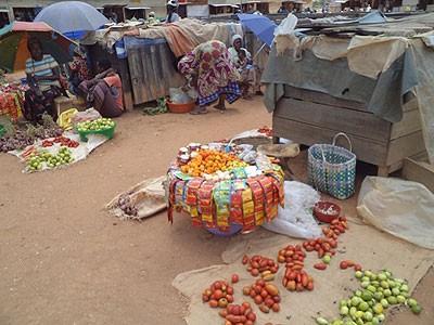 Abacururiza mu isoko rya Nyabisindu bahangayikishijwe n