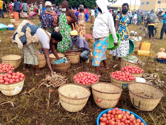 Ku kibuga cyo ku nzu mberabyombi y'Akarere ka Huye haragutse ku buryo abaranguza n'abarangura babasha guhana umwanya