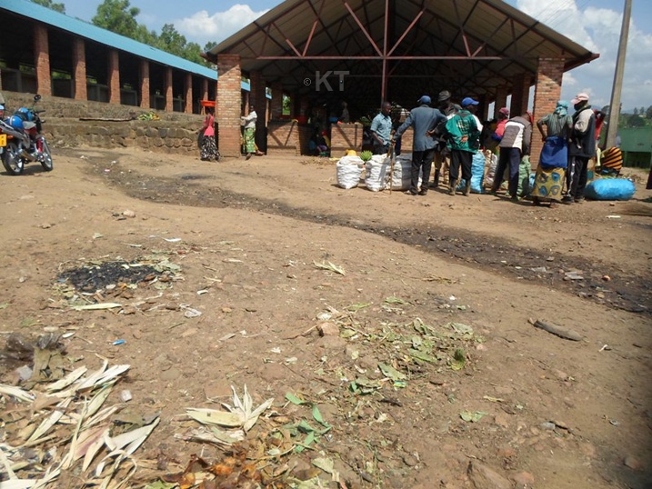 Abacuruzi ntibumva impamvu bari mu myanda kandi bishyuzwa buri kwezi amafaranga y