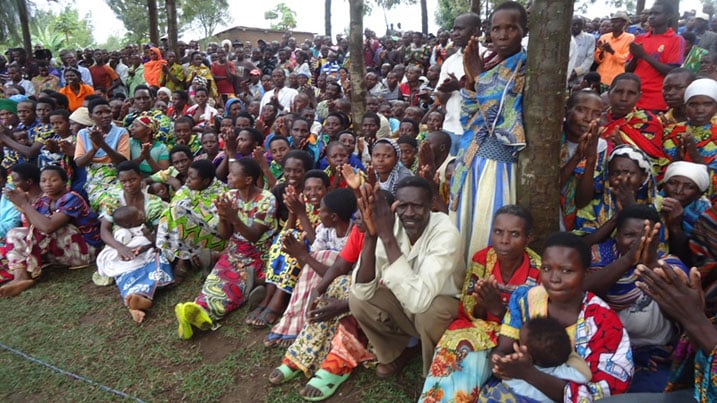 Abadamu barishimira ko batejwe imbere nyamara barahoraga mu bikari.