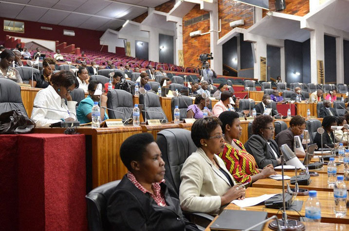 Abadepite basabye ko ibibazo byose bikigaragara mu guha abaturage ingurane ku mitungo yabo byarangizwa.