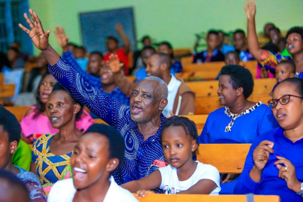 Abato n'abakuru bakunda ibihangano bye