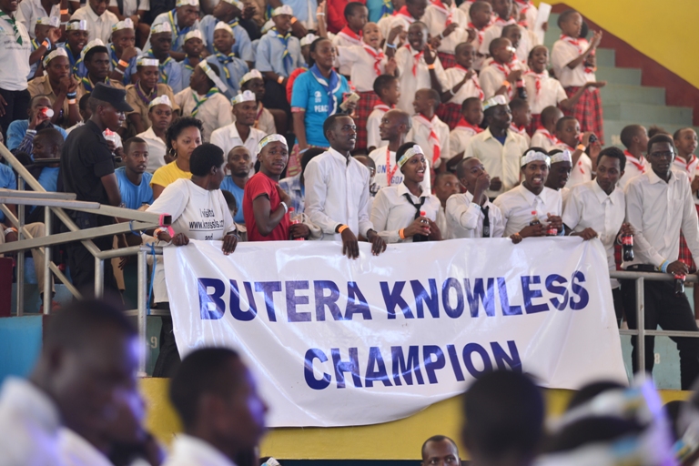 Abafana ba knowless bakomeje kumwereka ko bamushyikiye ibihe byose.